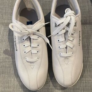 Easy Spirit White Leather Sneakers Size 8-1/2 NWOT